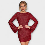 Vestido sin espalda con brillos y mangas largas