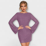 Vestido sin espalda con brillos y mangas largas